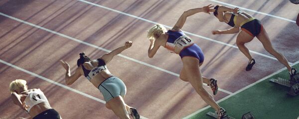 Спортсменки на старте забега. Архивное фото Спортсменки на старте забега. Архивное фото - Sputnik Латвия