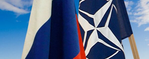 Krievijas un NATO karogi. Foto no arhīva Krievijas un NATO karogi. Foto no arhīva - Sputnik Latvija