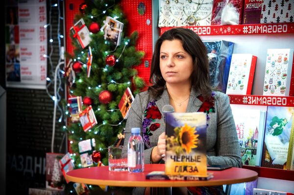 Презентация книги Маргариты Симоньян в магазине Москва, 10 декабря 2019 года - Sputnik Латвия