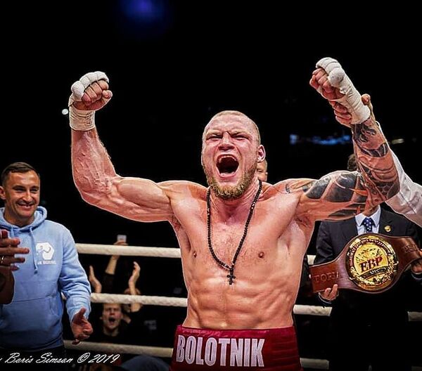 Болотник послал в нокаут фаворита в 1-м раунде и взял европейский пояс WBO - Sputnik Латвия
