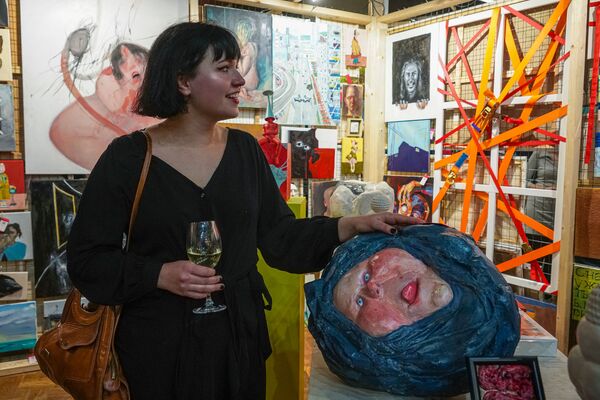 Зажгись искусством! В Латвийской академии художеств открылась ежегодная ярмарка Зажгись искусством! В Латвийской академии художеств открылась ежегодная ярмарка - Sputnik Латвия