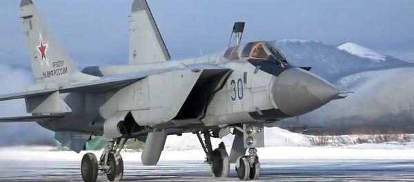 Дуэль в небе: МиГ-31БМ провели учения над Камчаткой - Sputnik Латвия