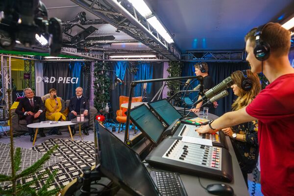 Дай пять: президенты стран Балтии приняли участие в благотворительном марафоне в Риге - Sputnik Латвия