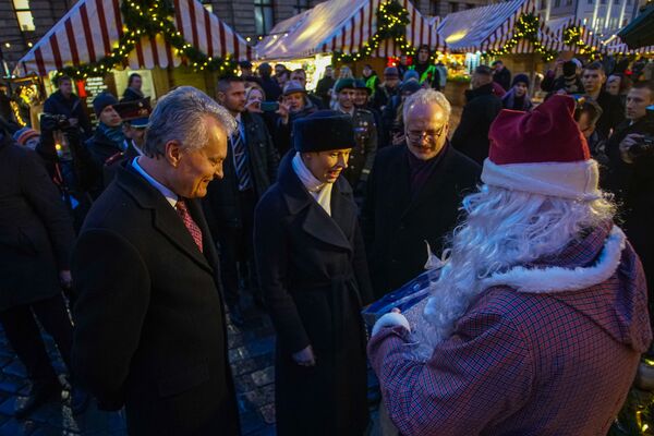 Дай пять: президенты стран Балтии приняли участие в благотворительном марафоне в Риге - Sputnik Латвия