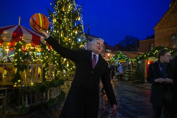 Дай пять: президенты стран Балтии приняли участие в благотворительном марафоне в Риге - Sputnik Латвия