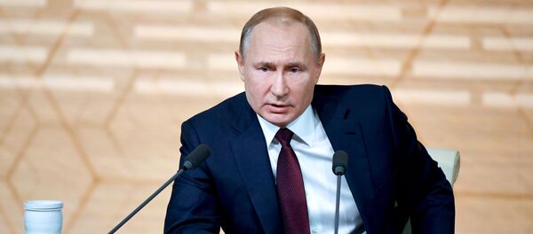 Президент России Владимир Путин на ежегодной большой пресс-конференции Президент России Владимир Путин на ежегодной большой пресс-конференции - Sputnik Latvija