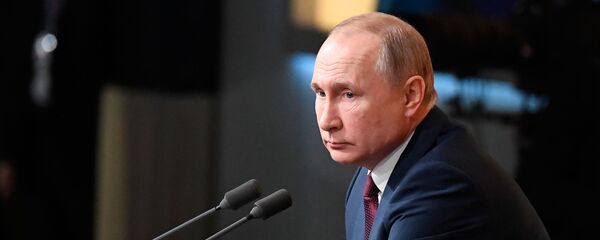 Президент России Владимир Путин на ежегодной большой пресс-конференции - Sputnik Латвия