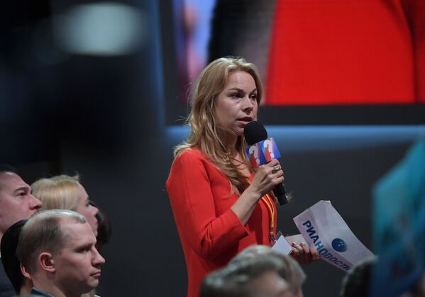 Заместитель директора главной дирекции информации МИА Россия сегодня Елена Глушакова на большой ежегодной пресс-конференции Владимира Путина - Sputnik Латвия
