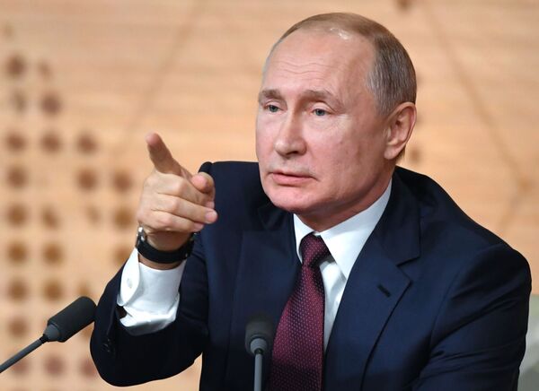Президент РФ Владимир Путин на большой ежегодной пресс-конференции, 19 декабря 2019 - Sputnik Латвия