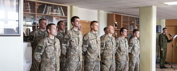 Литовские военные, отправляющиеся на Украину Литовские военные, отправляющиеся на Украину - Sputnik Латвия