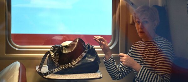 Отправление поезда Таврия из Санкт-Петербурга в Крым Отправление поезда Таврия из Санкт-Петербурга в Крым - Sputnik Latvija