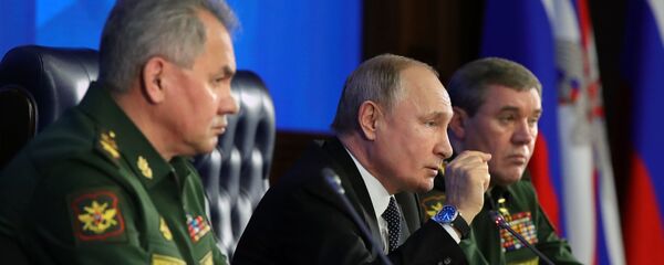 Президент РФ В. Путин принял участие в заседании расширенной коллегии Минобороны РФ Президент РФ В. Путин принял участие в заседании расширенной коллегии Минобороны РФ - Sputnik Latvija