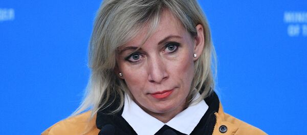 Официальный представитель министерства иностранных дел России Мария Захарова во время брифинга в Москве - Sputnik Латвия
