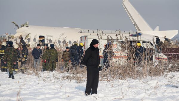 Крушение пассажирского самолета в Казахстане - Sputnik Latvija
