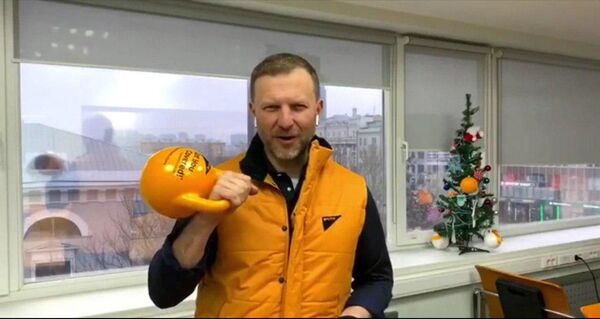 Директор по коммуникациям МИА Россия сегодня Пётр Лидов во время флешмоба в поддержку Sputnik Эстония  - Sputnik Латвия