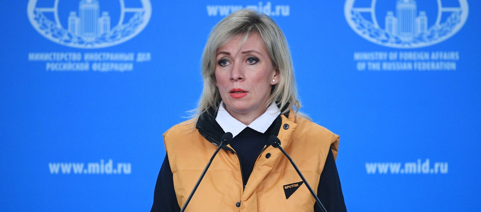 Официальный представитель министерства иностранных дел России Мария Захарова во время брифинга в Москве - Sputnik Латвия, 1920, 31.12.2019