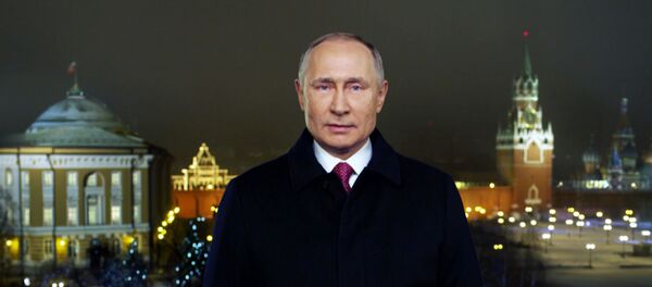 Путин поздравил россиян с Новым годом - видео - Sputnik Латвия