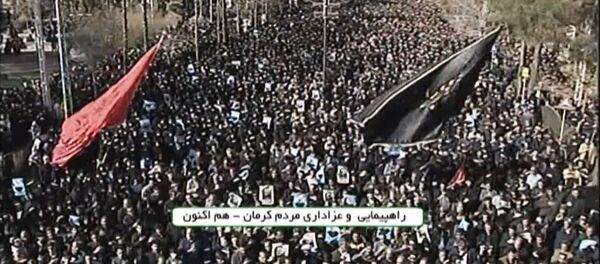 В Иране тысячи человек вышли на митинг после убийства генерала Сулеймани  - Sputnik Латвия