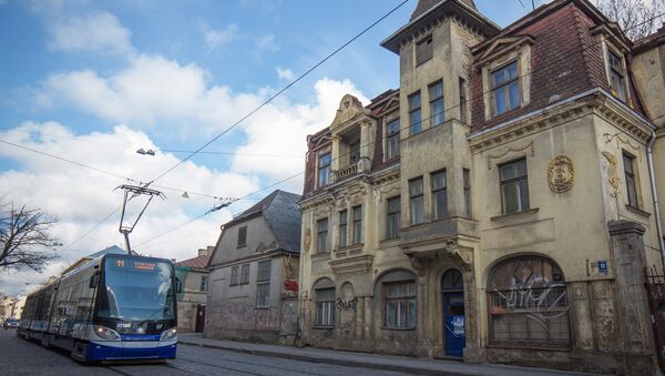 Трамвай №11 на улице Миера в Риге - Sputnik Латвия