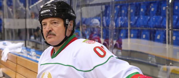 Президент Беларуси Александр Лукашенко в хоккейной форме - Sputnik Латвия