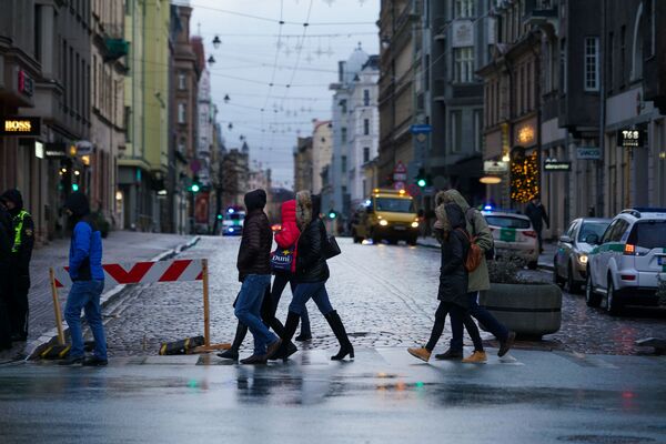 Как в Риге ущемили права водителей: почему перекрыли улицу Тербатес Как в Риге ущемили права водителей: почему перекрыли улицу Тербатес - Sputnik Латвия