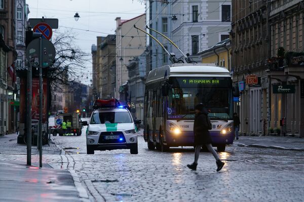Как в Риге ущемили права водителей: почему перекрыли улицу Тербатес Как в Риге ущемили права водителей: почему перекрыли улицу Тербатес - Sputnik Латвия
