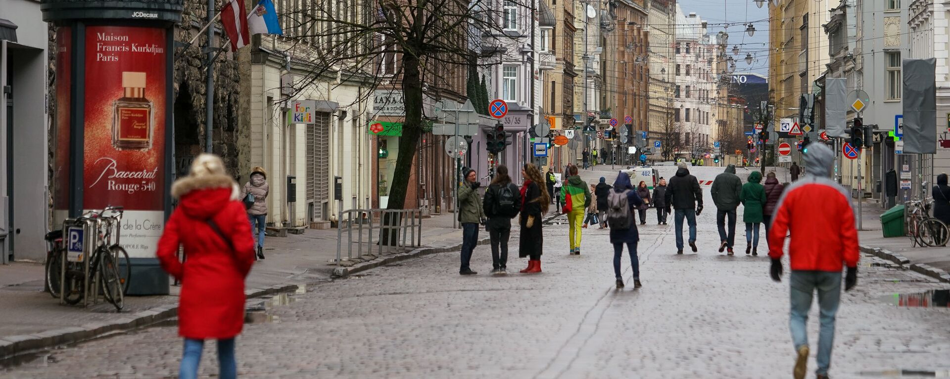 На один день улица Тербатас в Риге стала пешеходной. - Sputnik Латвия, 1920, 21.02.2020