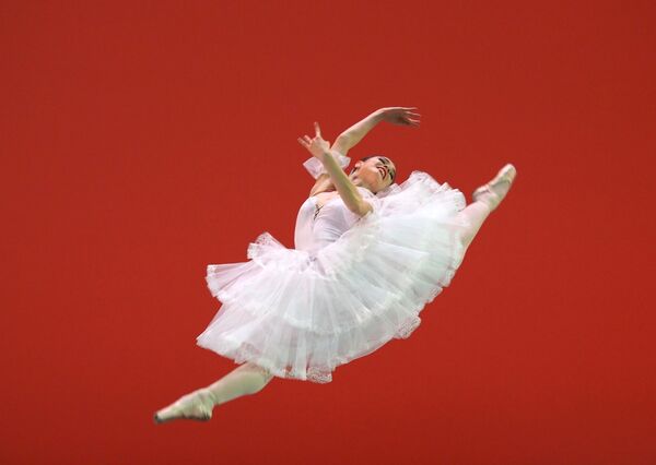 Танцовщица Московского хореографического училища Милина Фидан во время выступления на IV Всероссийском конкурсе молодых исполнителей Русский балет в Москве - Sputnik Латвия