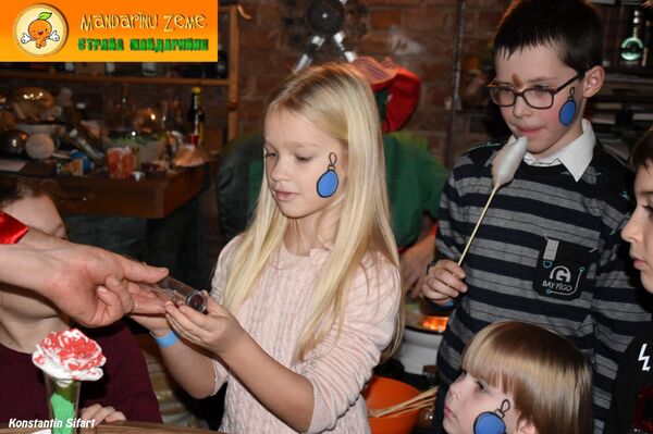 Как помочь Деду Морозу? Новогоднее чудо для детей из детдомов и бедных семей Латвии Как помочь Деду Морозу? Новогоднее чудо для детей из детдомов и бедных семей Латвии - Sputnik Латвия