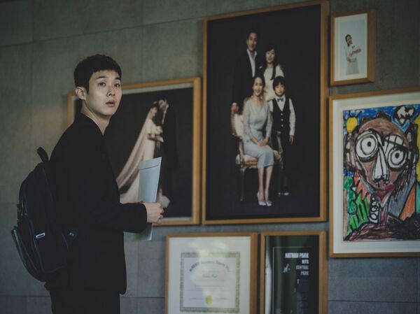 Паразиты, Холоп, 1917: три премьеры в Латвии Паразиты, Холоп, 1917: три премьеры в Латвии - Sputnik Латвия