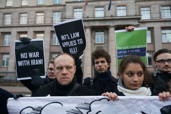 Антивоенный пикет в Риге: как не вышло повоевать за геополитического партнера - Sputnik Латвия