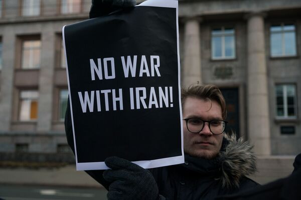 Антивоенный пикет в Риге: как не вышло повоевать за геополитического партнера - Sputnik Латвия