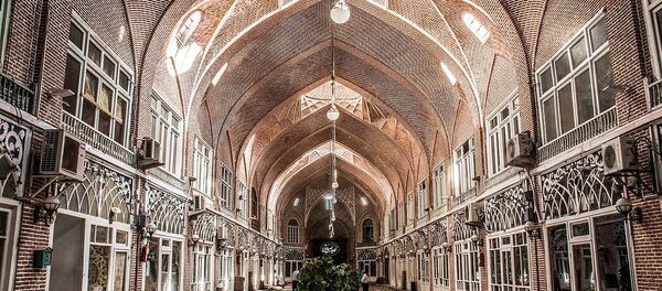 Cтаринный крытый базар в Тебризе - Sputnik Латвия