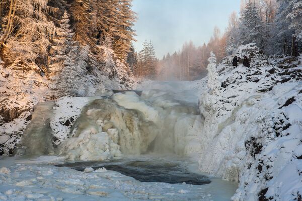 Водопад Кивач, образуемый падением реки Суны, располагается на территории Государственного заповедника Кивач - Sputnik Латвия