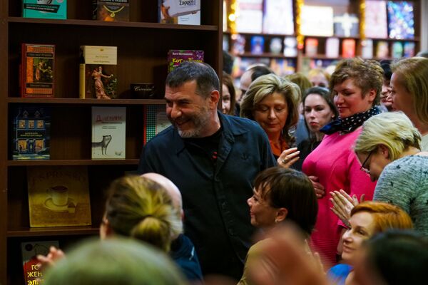 Евгений Гришковец в Риге рассказал о погоде в Латвии, вдохновении и мухах - Sputnik Латвия