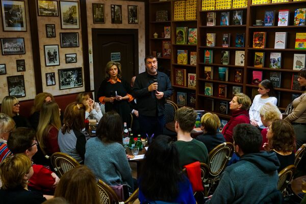 Евгений Гришковец в Риге рассказал о погоде в Латвии, вдохновении и мухах - Sputnik Латвия