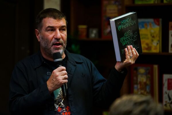 Евгений Гришковец в Риге рассказал о погоде в Латвии, вдохновении и мухах - Sputnik Латвия