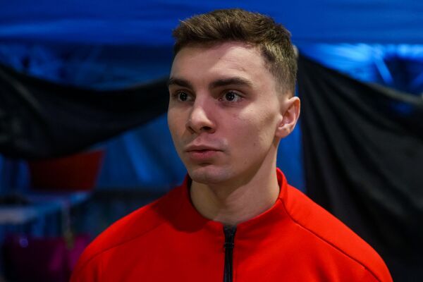 Cirque du Soleil с изнанки: стиральные машины, кроссовки на шурупах и разминки на ковре - Sputnik Латвия