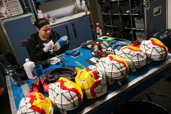 Cirque du Soleil с изнанки: стиральные машины, кроссовки на шурупах и разминки на ковре - Sputnik Латвия