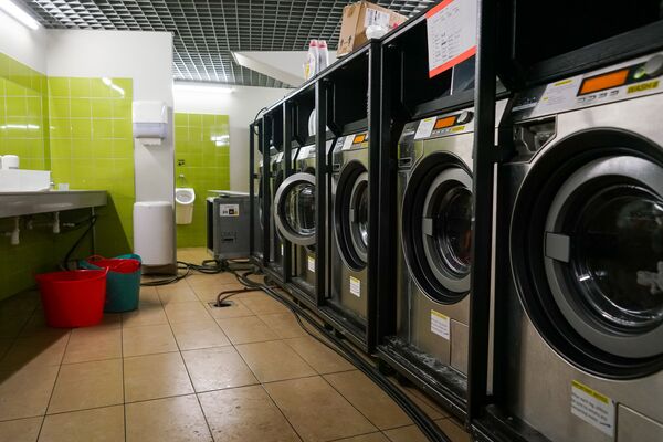 Cirque du Soleil с изнанки: стиральные машины, кроссовки на шурупах и разминки на ковре - Sputnik Латвия