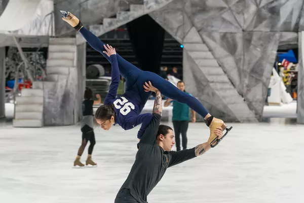 Cirque du Soleil с изнанки: стиральные машины, кроссовки на шурупах и разминки на ковре Cirque du Soleil с изнанки: стиральные машины, кроссовки на шурупах и разминки на ковре - Sputnik Латвия