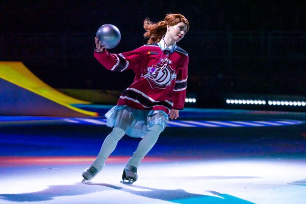 Cirque du Soleil с изнанки: стиральные машины, кроссовки на шурупах и разминки на ковре - Sputnik Латвия