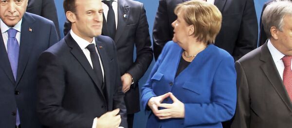 Меркель потеряла Путина на совместной фотосессии - видео - Sputnik Латвия