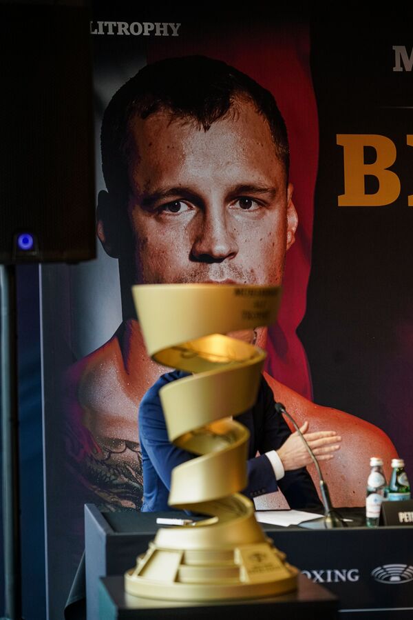 Бриедис и Дортикос провели битву взглядов накануне боя в Риге - Sputnik Латвия