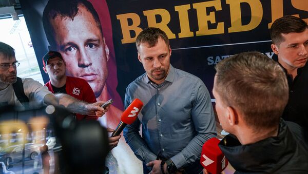 Пресс-конференция и битва взглядов боксеров Юньера Дортикоса и Майриса Бриедиса - Sputnik Латвия