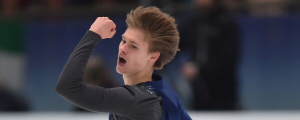 Денис Васильев исполняет короткую программу на чемпионате Европы по фигурному катанию - Sputnik Латвия