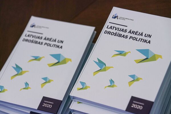 Ураганный 2020-й: Латвия собралась потягаться с Россией на историческом поле - Sputnik Латвия