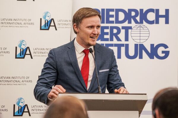 Ураганный 2020-й: Латвия собралась потягаться с Россией на историческом поле - Sputnik Латвия