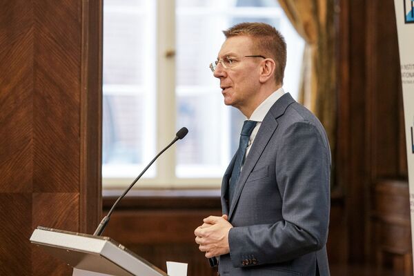 Ураганный 2020-й: Латвия собралась потягаться с Россией на историческом поле - Sputnik Латвия