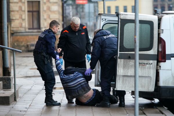 Вы когда ели в последний раз? Социальный лифт в Риге - нижний этаж - Sputnik Латвия